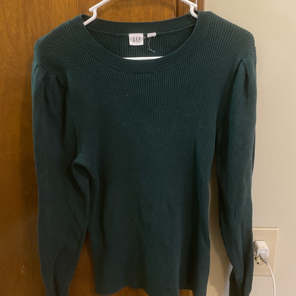 Gap sweater
